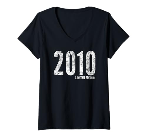 Consigue ahora Mujer Edición limitada 2010 Classic Born in 2010 Retro Birthday BlackFriday Camiseta Cuello V Rebajas 2025 | regaloscumple.com