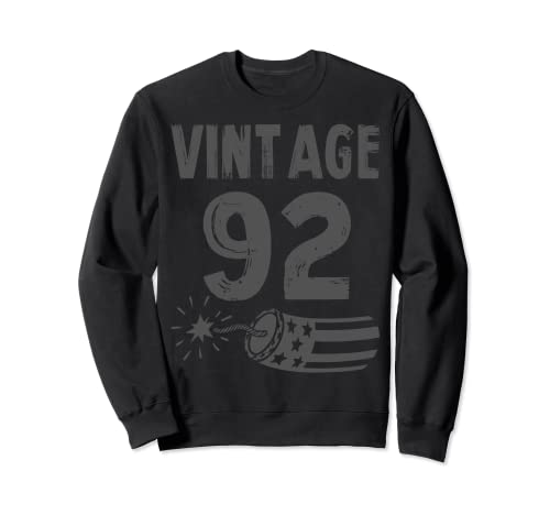 Consigue ahora Bombero con texto en inglés "Just Here to Bang" diseño vintage Regalos cumpleaños 92 Sudadera Top Precio 2025 | regaloscumple.com