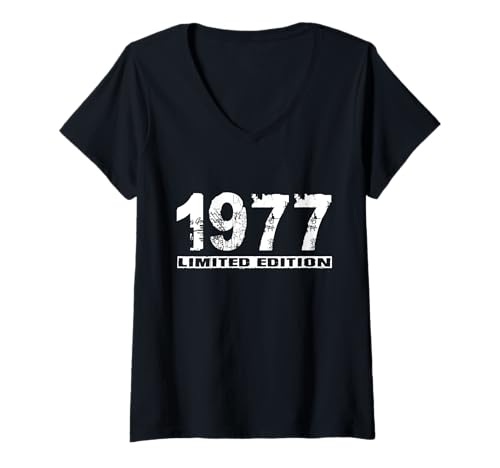 Consigue ahora Mujer BlackFriday Edición Limitada 1977 Cumpleaños 1977 Nacido 1977 Año Camiseta Cuello V Top Precio 2025 | regaloscumple.com