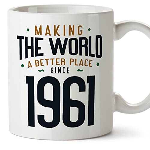 Consigue ahora MUGFFINS Tazas 1961 Cumpleaños - En Inglés - Making the World a Better Place - 11 oz / 330 ml - Regalo original y divertido BlackFriday Ofertas 2024 | regaloscumple.com