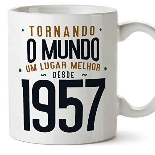 Consigue ahora MUGFFINS Tazas 1957 Cumpleaños - En Portugués - Tornando o Mundo um Lugar Melhor - Catálogo 11 oz / 330 ml - Regalo original y divertido Rebajas 2025 | regaloscumple.com