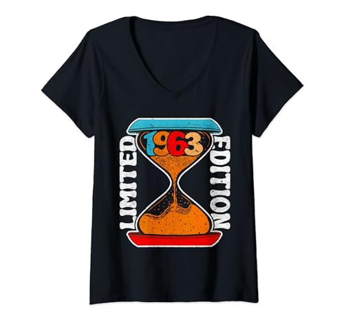 Consigue ahora Mujer Reloj arena 61 años 1963 edición limitada 61 cumpleaños Ideas para regalar Camiseta Cuello V Rebajas 2024 | regaloscumple.com