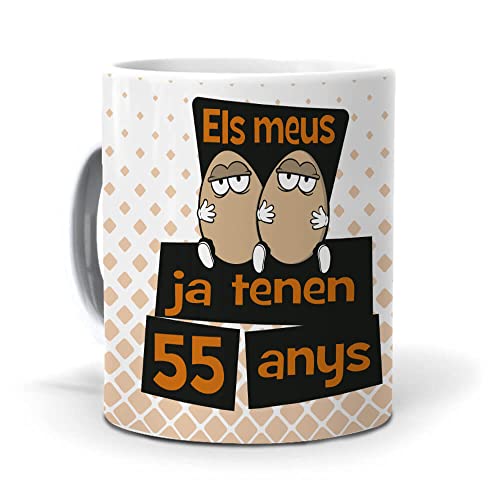 Consigue ahora Mundohuevo Taza Regalo 55 cumpleaños Hombre en Catalan ELS meus Ous ja tenen 55 anys. Promoción Ceramica AAA - 350 ml. Rebajas 2024 | regaloscumple.com