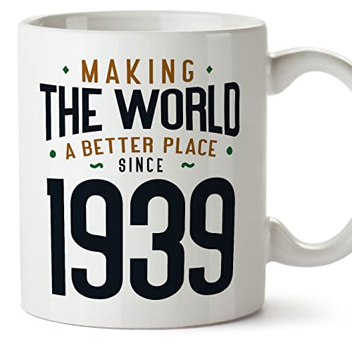 Consigue ahora MUGFFINS Tazas 1939 Cumpleaños - En Inglés - Making the World a Better Place BlackFriday - 11 oz / 330 ml - Regalo original y divertido Rebajas 2023 | regaloscumple.com
