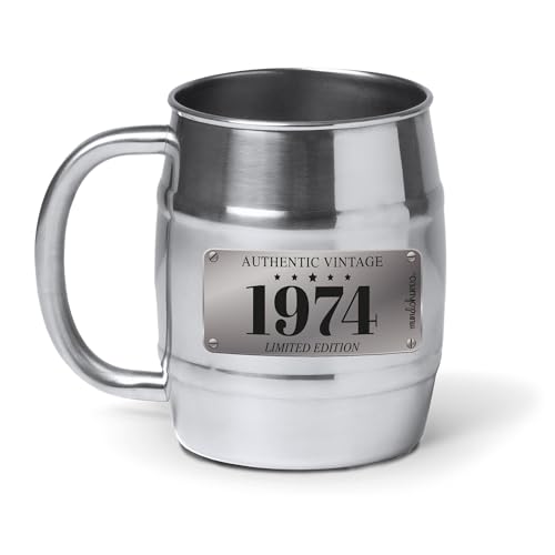 Consigue ahora Mundohuevo® Jarra cerveza personalizada acero inoxidable 304 | Regalo original para cumpleaños | Authentic vintage 1974 | Regalo 50 Catálogo cumpleaños | Color plateado aspecto barril | Capacidad 500 ml. Top Precio 2024 | regaloscumple.com