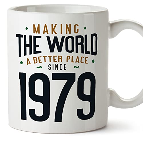 Comprar MUGFFINS Tazas 1979 Cumpleaños Promoción - En Inglés - Making the World a Better Place - 11 oz / 330 ml - Regalo original y divertido Ofertas 2024 | regaloscumple.com