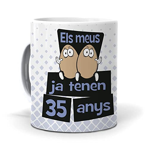 Comprar Navidad Mundohuevo Taza Regalo 35 cumpleaños Hombre en Catalan ELS meus Ous ja tenen 35 anys. Ceramica AAA - 350 ml. Rebajas 2024 | regaloscumple.com