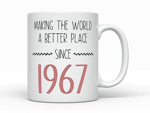 Comprar Sunmead Taza café Promoción con texto en inglés "Making the World better since 1967" nacida en 1967 56 años cumpleaños mujer 56 años regalo decoración para ella (11 onzas 1967) Ofertas 2024 | regaloscumple.com