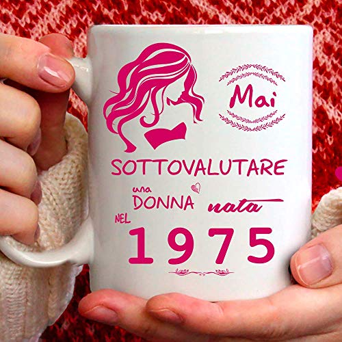 Consigue BlackFriday ahora Taza 1975 cumpleaños mujer 46 años Idea regalo Nunca subestimar una mujer nacida en 1975 Ofertas 2024 | regaloscumple.com