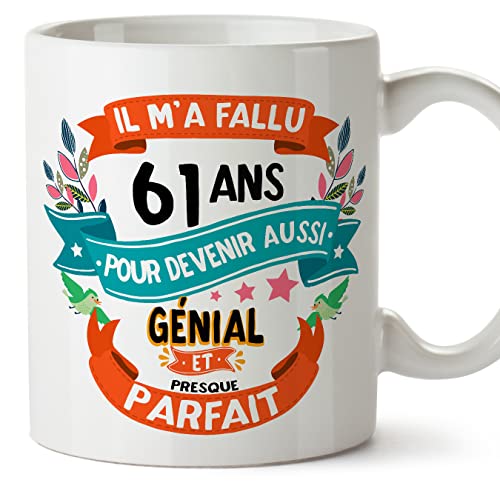Consigue ahora MUGFFINS Tazas 61 Cumpleaños - En Francés - Il m'a fallu 61 ans pour devenir aussi geniale - BlackFriday 11 oz - Regalo original y divertido Rebajas 2025 | regaloscumple.com
