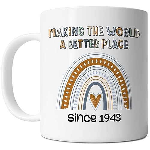 Consigue ahora FLEXISAVVY Taza 80 cumpleaños – Making The World A Better Place Since 1943 – Divertida idea Promoción regalo 80 años para hombres y mujeres taza café cerámica blanca 325 ml Ofertas 2024 | regaloscumple.com