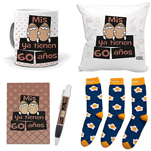 Consigue ahora Mundohuevo Mega Regalo Personalizado para 60 cumpleaños Hombre. Mis Huevos ya Tienen Ideas para regalar 60 años. Taza cojin libreta boli y Trio Calcetines Top Precio 2024 | regaloscumple.com