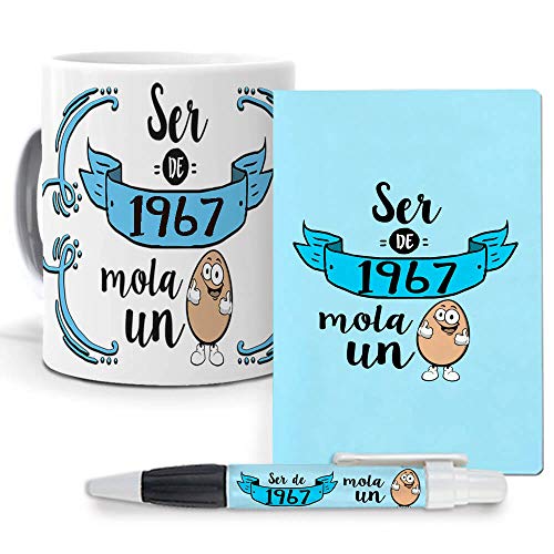 Consigue ahora Mundohuevo Pack Original y Personalizado para Regalo Ideal para cumpleaños con año Nacimiento. Ser 1967 Mola Navidad un Huevo. Libreta boligrafo y Taza Maxima Calidad. Rebajas 2024 | regaloscumple.com