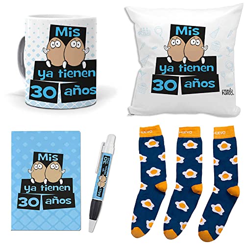 Comprar Mundohuevo Mega Regalo Personalizado para 30 cumpleaños Hombre. Mis Huevos ya Tienen 30 años. Taza cojin libreta Catálogo boli y Trio Calcetines Ofertas 2024 | regaloscumple.com