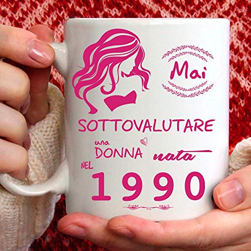 Comprar Taza 1990 cumpleaños mujer 31 años Idea regalo BlackFriday Nunca subestimar una mujer nacida en 1990 Ofertas 2024 | regaloscumple.com